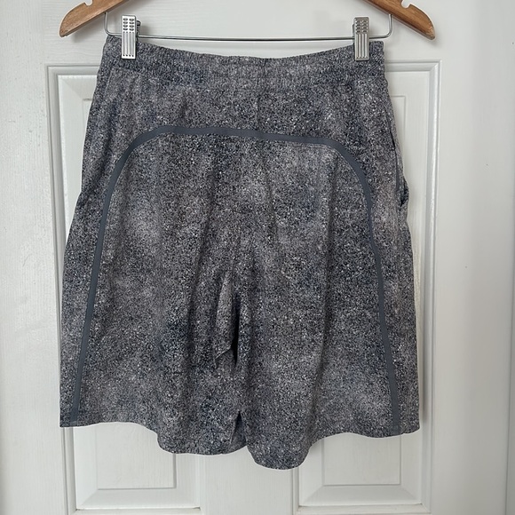 Lululemon men’s pacebreaker multi color 9in shorts grey size small - Picture 2 of 6